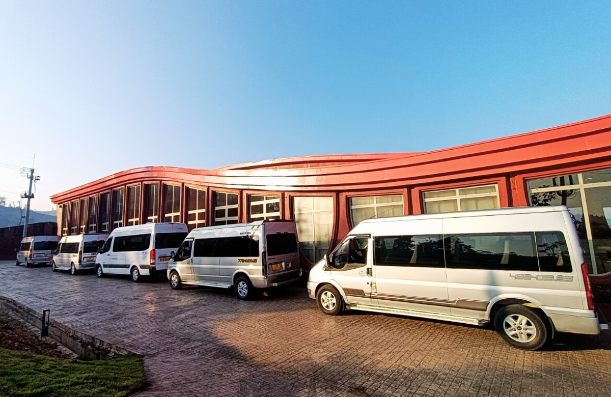 anhbatravel.com-thue-xe-du-lich-1