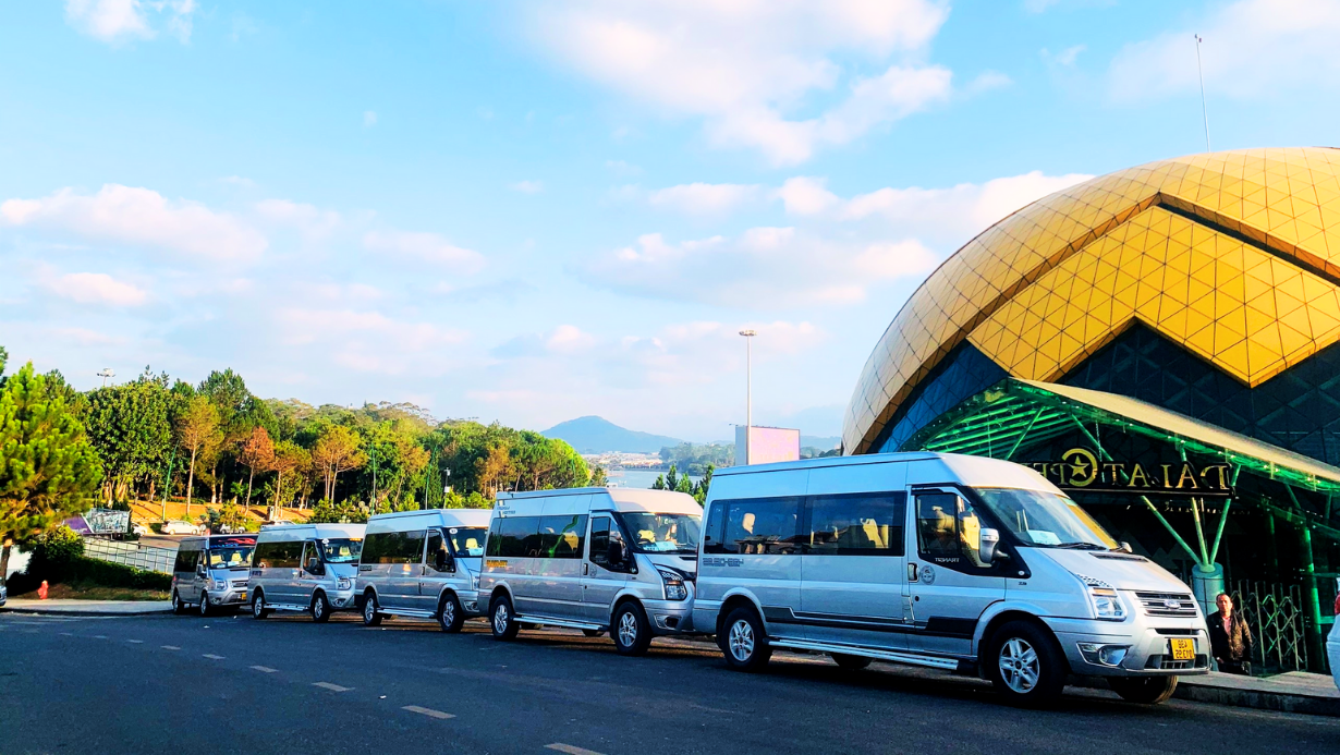 thue-xe-du-lich-da-lat-16-cho-cargodatlat.com-1 (2) thue-xe-du-lich-da-lat-16-cho
